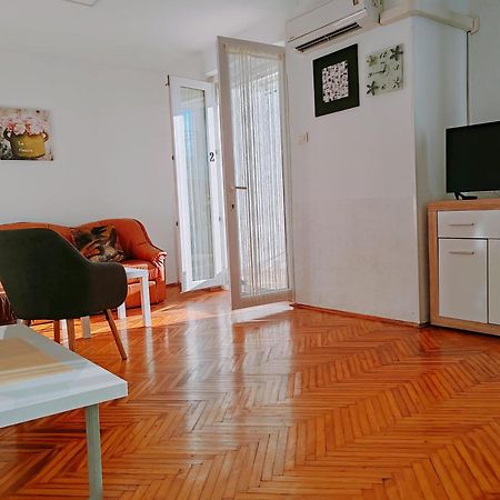 Apartmani Bojana Ровин Екстериор снимка