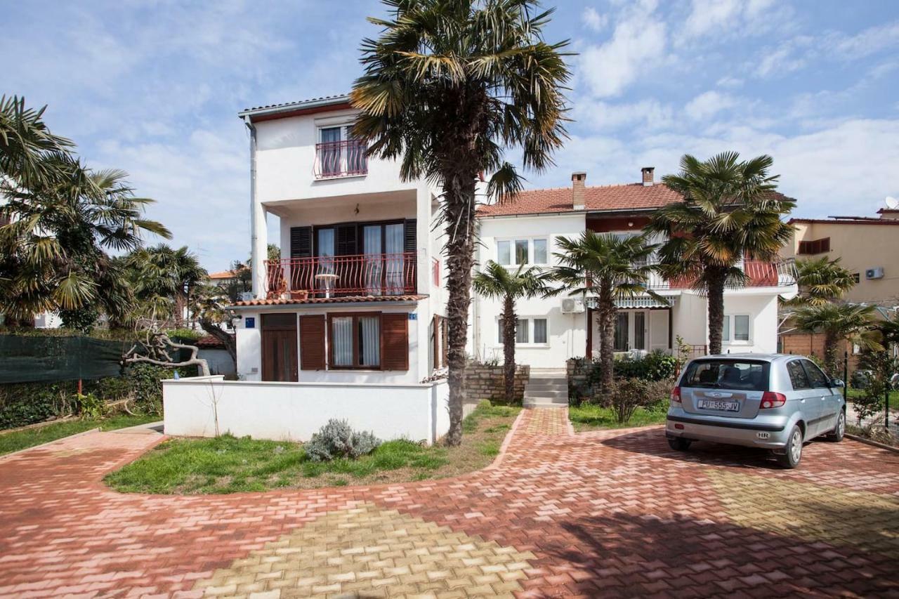 Apartmani Bojana Ровин Екстериор снимка